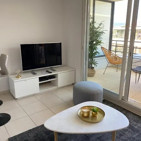 Superbe T2 Avec Garage, Centre Ville De La Ciotat *
