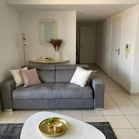 Apartment Superbe T2 Avec Garage, Centre Ville De La Ciotat