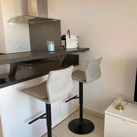 Superbe T2 Avec Garage, Centre Ville De La Ciotat Apartment *